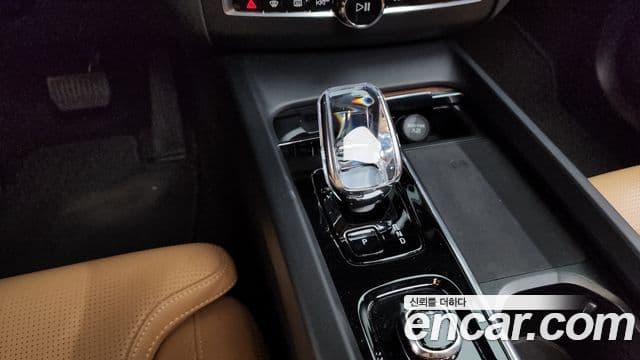 Volvo XC60 2023 — Şəkil 9/20