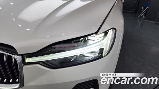 Volvo XC60 2023 — Photo 10/38