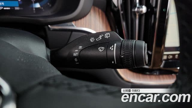 Volvo XC60 2023 — Photo 23/38