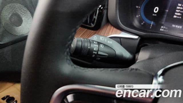 Volvo XC60 2023 — Photo 32/38