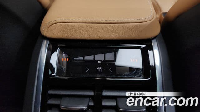 Volvo XC60 2023 — Photo 7/38