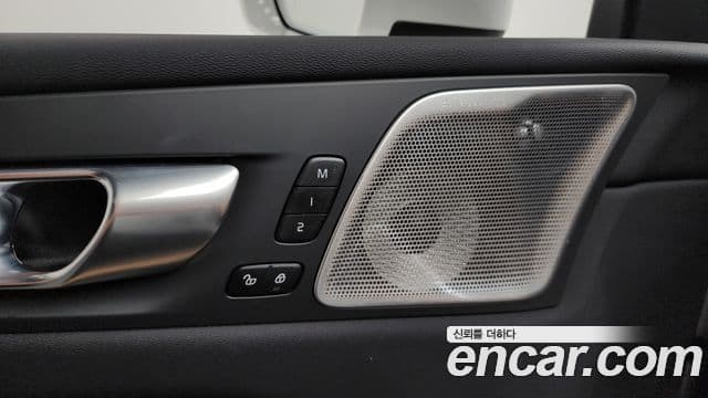Volvo XC60 2023 — Photo 38/38