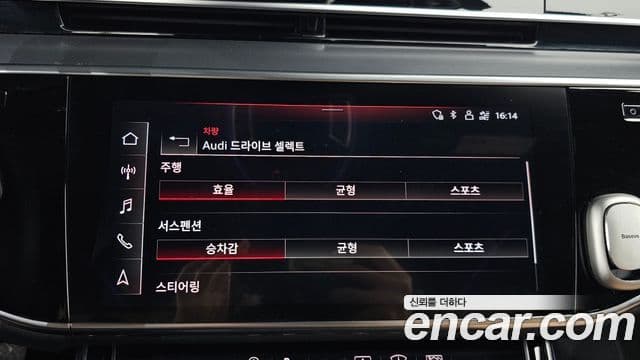 Audi A8 2021 — ფოტო 18/20