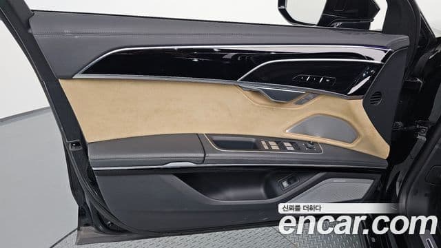 Audi A8 2021 — Photo 25/37