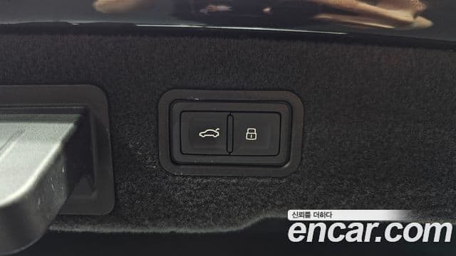 Audi A8 2021 — Photo 20/37