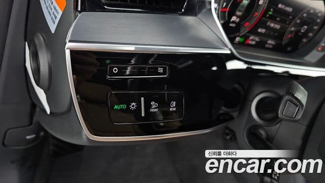 Audi A8 2021 — Photo 24/37