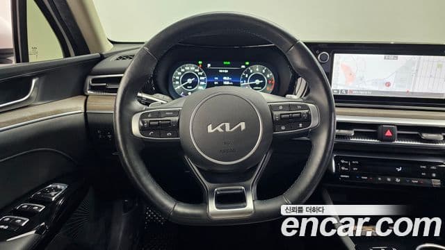 Kia K5 2022 — ფოტო 13/20
