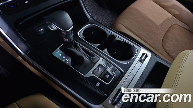 Kia Carnival 2023 — Şəkil 9/20