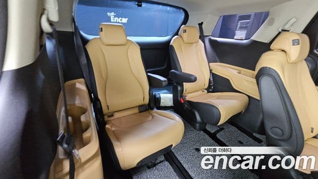 Kia Carnival 2023 — Şəkil 19/20