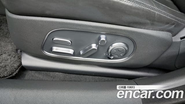 Genesis G90 2022 — Photo 19/40