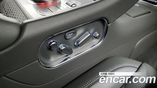 Genesis G90 2022 — Photo 28/40