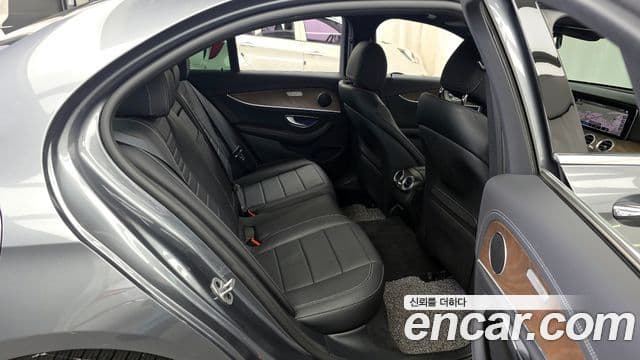 Mercedes-Benz E-Class 2021 — Şəkil 12/20
