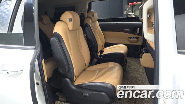 Kia Carnival 2020 — ფოტო 12/20