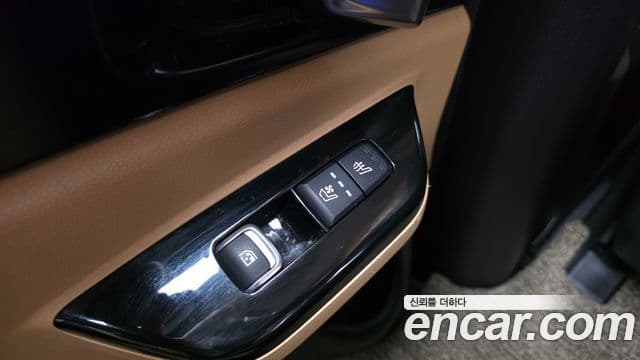 Kia Carnival 2020 — ფოტო 19/20