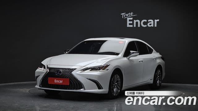 Lexus ES300h 2021 — ფოტო 1/20