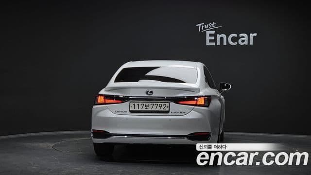 Lexus ES300h 2021 — ფოტო 4/20