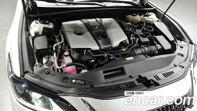 Lexus ES300h 2021 — ფოტო 6/20