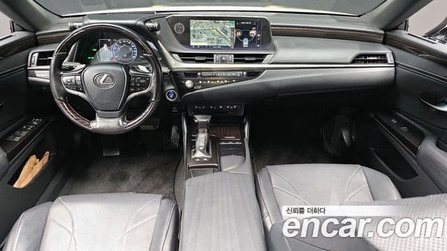 Lexus ES300h 2021 — ფოტო 7/20