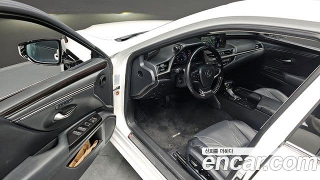 Lexus ES300h 2021 — ფოტო 11/20