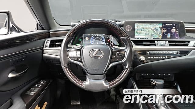 Lexus ES300h 2021 — ფოტო 12/20