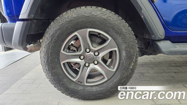 Jeep Wrangler 2018 — ფოტო 10/20
