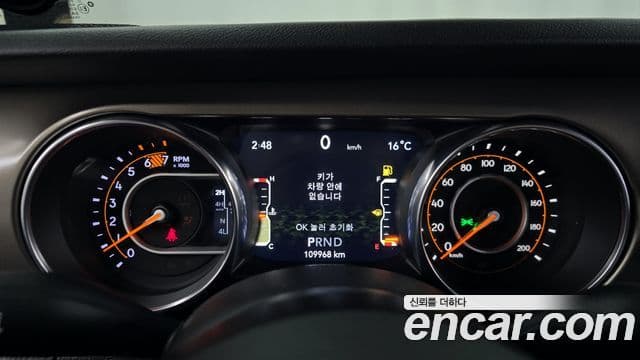 Jeep Wrangler 2018 — ფოტო 16/20