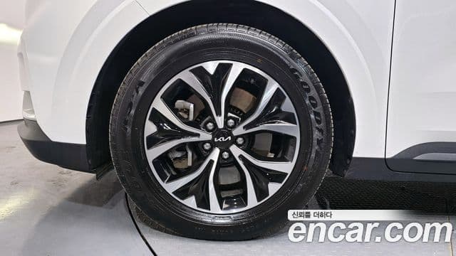 Kia Carnival 2021 — ფოტო 5/20
