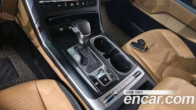 Kia Carnival 2021 — ფოტო 9/20