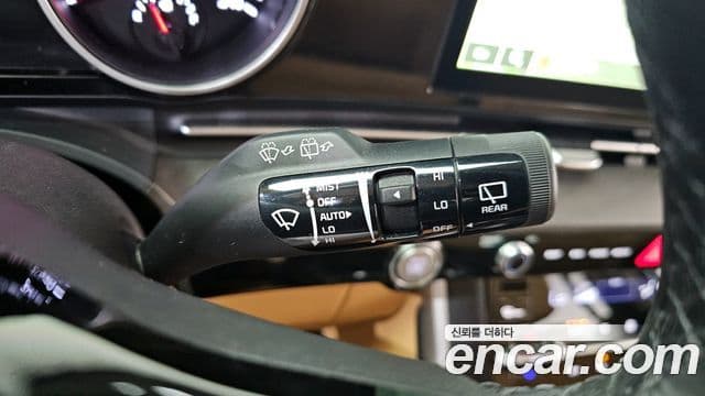 Kia Carnival 2021 — ფოტო 17/20