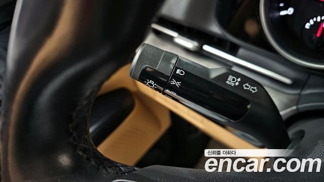 Kia Carnival 2021 — ფოტო 18/20
