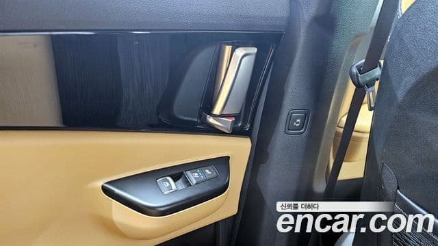 Kia Carnival 2021 — ფოტო 19/20