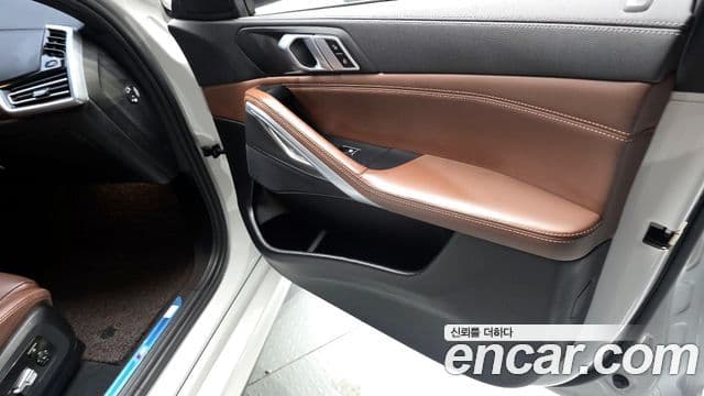 BMW X6 2022 — Photo 11/34