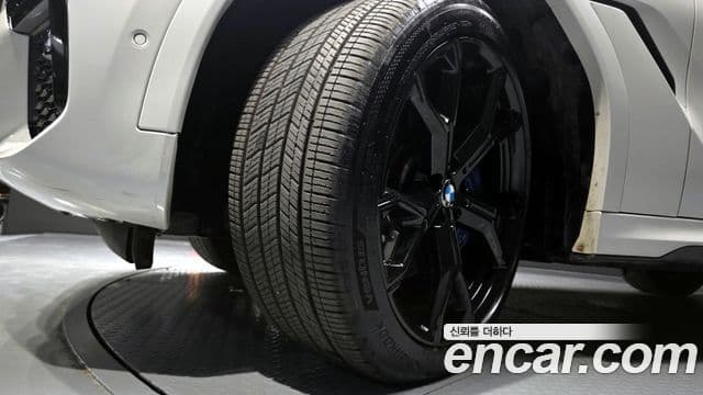 BMW X6 2022 — Photo 27/34
