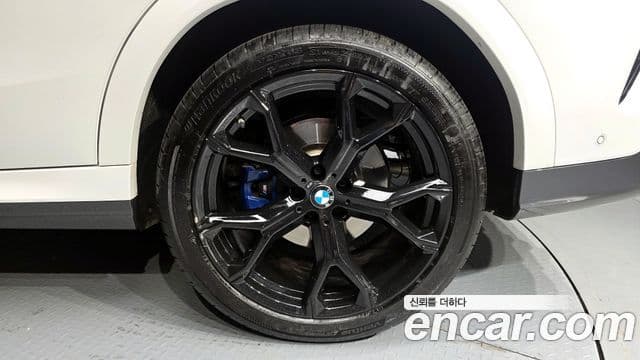 BMW X6 2022 — Photo 17/34