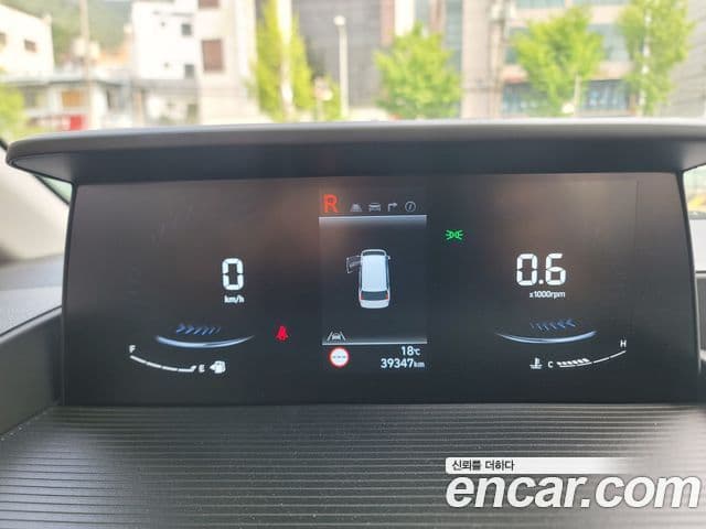 Hyundai Staria 2025 — ფოტო 9/20