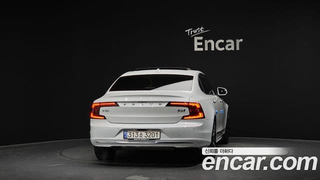 Volvo S90 2022 — ფოტო 4/20