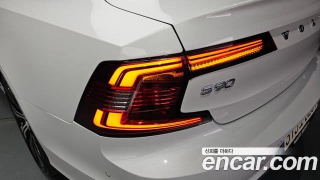 Volvo S90 2022 — Photo 32/40