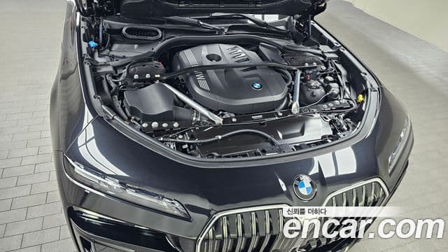 BMW 7 Series 2025 — Photo 24/33