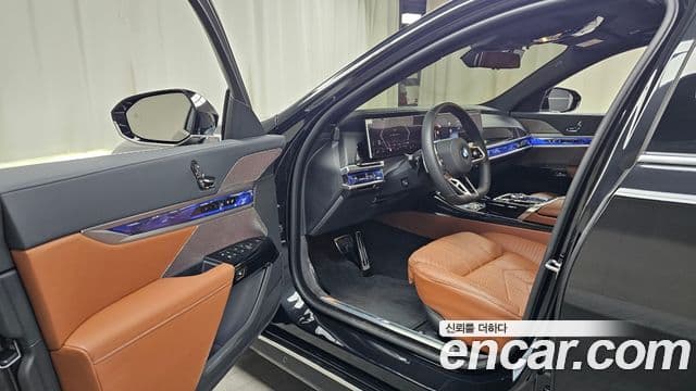 BMW 7 Series 2025 — Photo 30/33