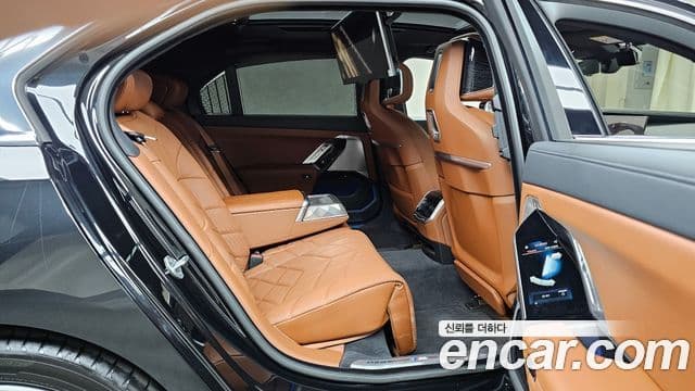 BMW 7 Series 2025 — Photo 13/33