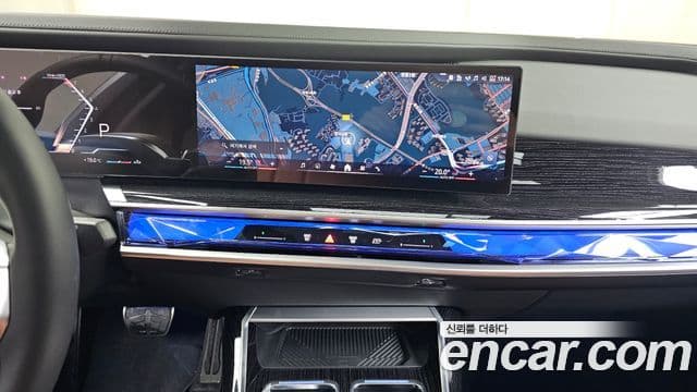 BMW 7 Series 2025 — Photo 18/33