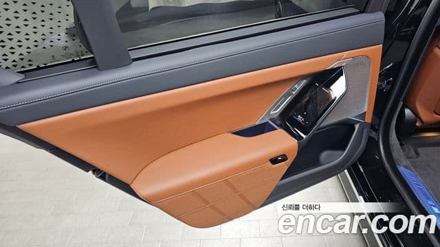 BMW 7 Series 2025 — Photo 17/33