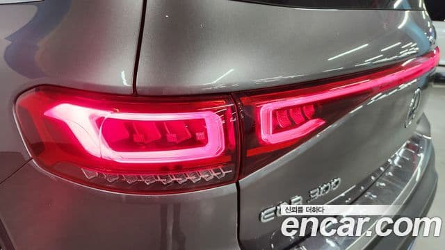Mercedes-Benz EQB 2023 — ფოტო 4/20