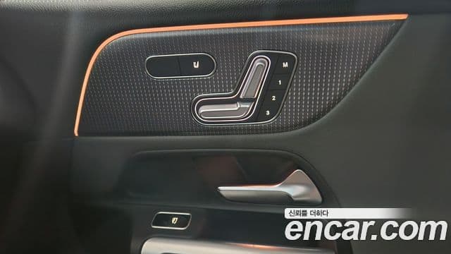 Mercedes-Benz EQB 2023 — ფოტო 7/20