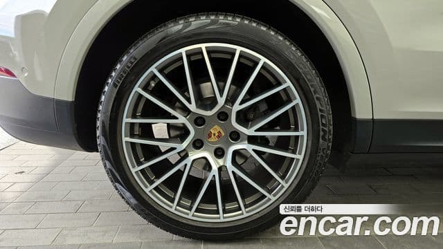 Porsche Cayenne 2022 — Photo 2/34