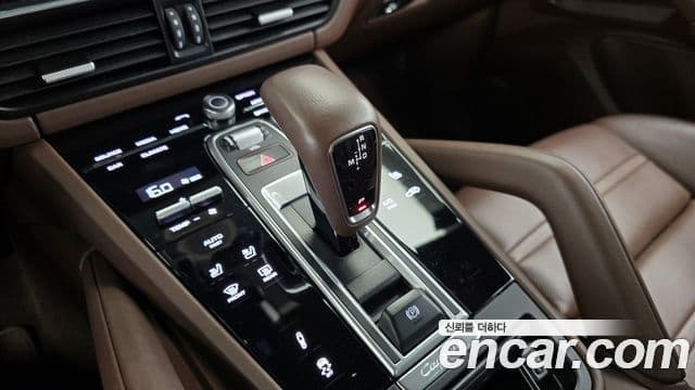 Porsche Cayenne 2022 — Photo 15/34