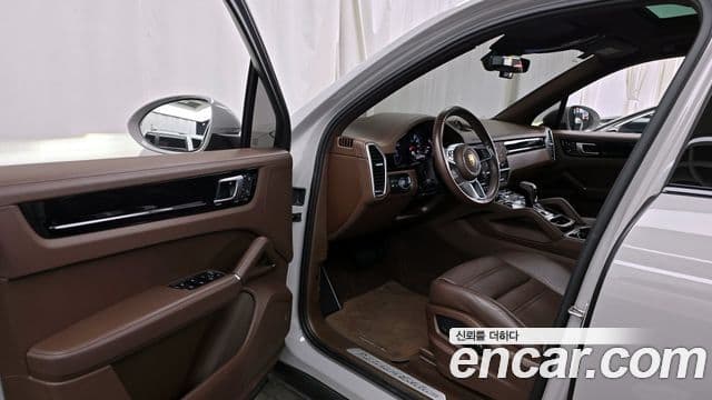 Porsche Cayenne 2022 — Photo 6/34