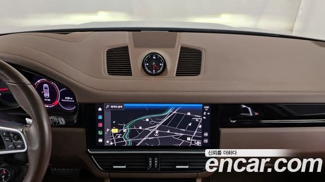 Porsche Cayenne 2022 — Photo 13/34