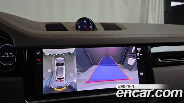 Porsche Cayenne 2022 — Photo 9/34
