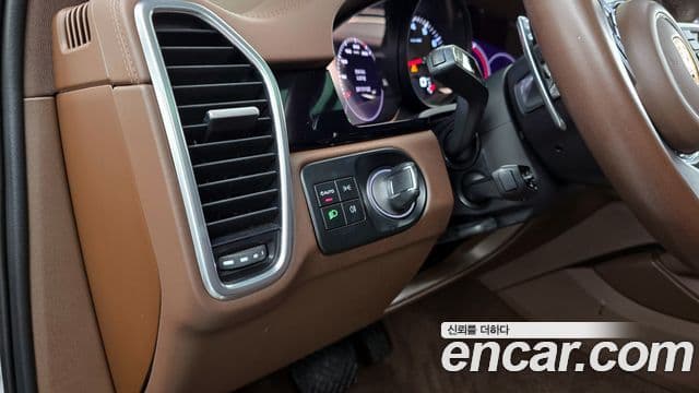 Porsche Cayenne 2022 — Photo 11/34